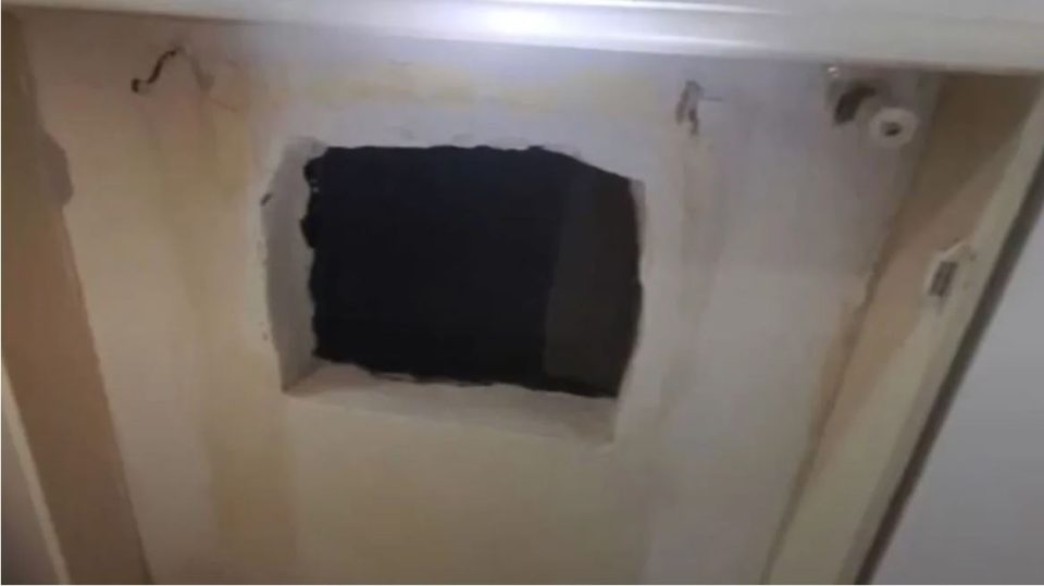 video/-bosi-i-mafias-italiane-kapet-i-fshehur-ne-kripten-sekrete-brenda-apartamentit!-e-kamufluar-me-nje-radiator-pas-murit!-mes-100-me-te-kerkuarve-dhe-i-denuar