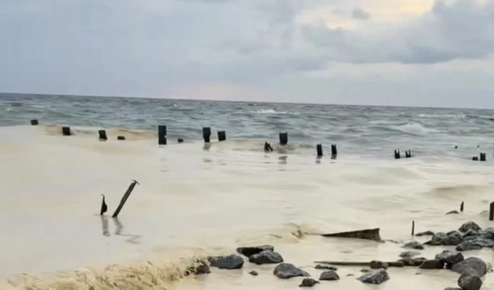 video/-deti-i-zi-behet-vaj!-sulmet-ruse-ne-portin-e-odeses-ne-ukraine-e-shnderrojne-ujin-ne…