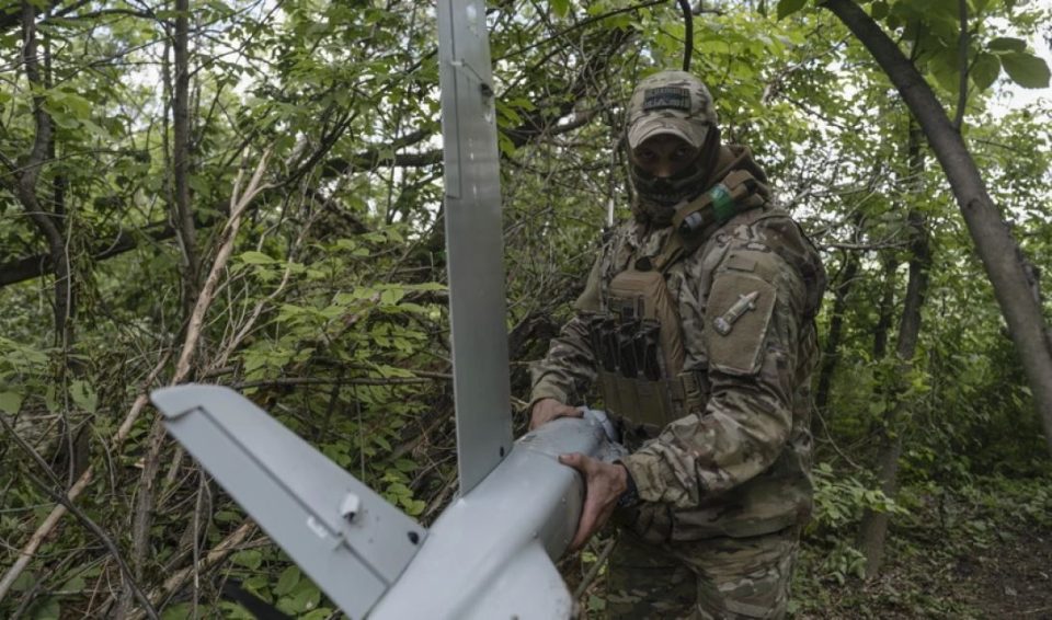 ukraina-sulmon-per-17-ore-me-radhe-rusine,-kremlini-njofton-se-rrezoi-16-drone-qe-po-shkonin-drejt-moskes,-mbyllen-dhe-dy-aeroporte!