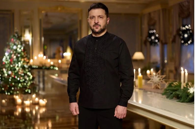 zelensky-mesazh-urimi-ukrainasve-per-krishtlindje:-duam-paqe-per-ukrainen!-i-referohet-putin:-te-gjithe-kemi-nje-deshire,-qe-ai-te-vdese