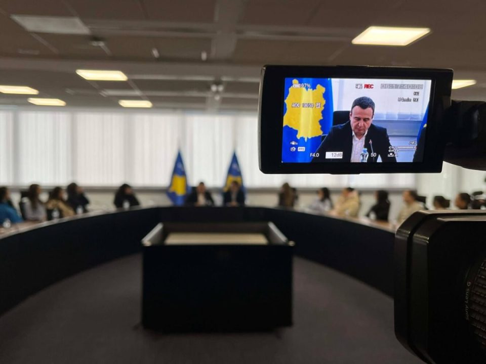 prezantohet-bursa-e-mobilitetit-per-qasje-te-barabarte-ne-arsim,-kurti:-do-ta-dyfishojme-buxhetin-per-bursa