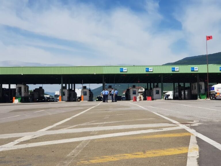 aktakuze-ndaj-nje-doganieri,-e-kaloi-kamionin-e-ngarkuar-pa-e-kontrolluar