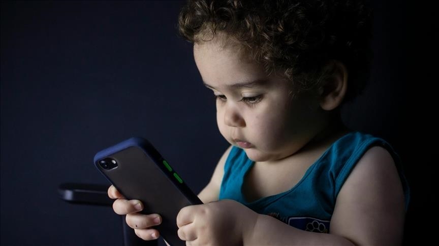 ministri-gjerman-i-ceshtjeve-digjitale-mbeshtet-kufizimet-e-moshes-per-femijet-ne-mediat-sociale