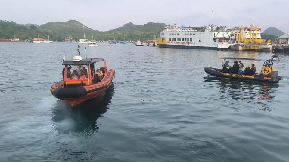 triller-ne-indonezi,-zhduken-4-anetare-te-nje-familjeje-spanjolle-pas-fundosjes-se-anijes-turistike!