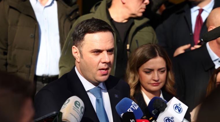 kandidati-i-ldk-se-per-kryeminister,-lumir-abdixhiku-voton-ne-prishtine:-le-te-fitojne-qytetaret!