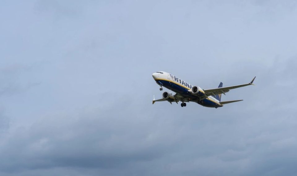 panik-ne-fluturimin-nga-anglia-per-ne-tenerife-te-spanjes-pas-turbulencave-te-forta,-shume-pasagjere-te-demtuar!-avioni-rikthehet-ne-destinacion