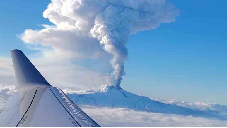 video/-etna-‘zgjohet’-perseri-me-terbim,-shperthen-vullkani-me-i-rrezikshem-ne-evrope!-paralajmerohen-banoret-dhe-linjat-ajrore