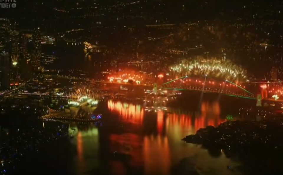 viti-i-ri-2026-mberrin-edhe-ne-australi,-festime-me-spektakel-fishekzjarresh,-por-edhe-me-masa-te-rrepta-sigurie