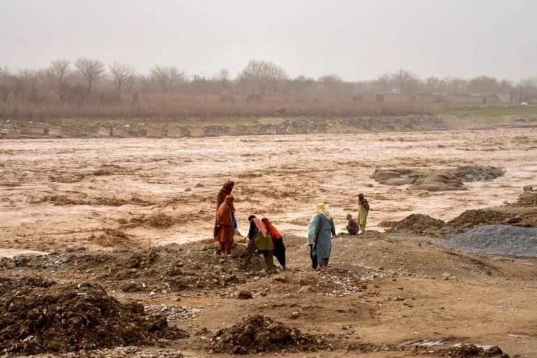 te-pakten-17-te-vdekur-nga-permbytjet-e-menjehershme-pas-reshjeve-te-dendura-ne-afganistan