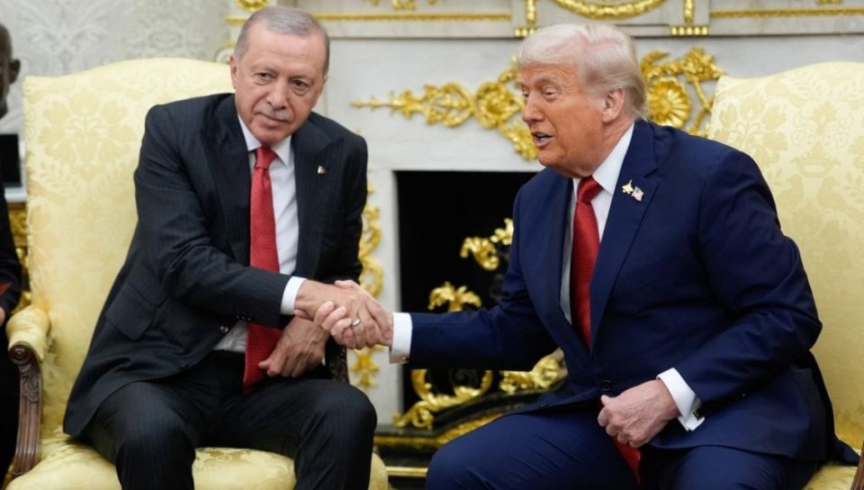 “jam-ne-kontakt-me-te-tre-presidentet”-erdogan-thote-se-do-bisedoje-ne-telefon-te-henen-me-trump:-do-diskutojme-per-gazen,-ukrainen-dhe…