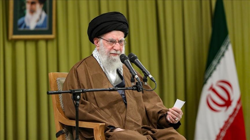 khamenei-i-iranit:-shqetesimet-e-protestuesve-jane-legjitime,-pas-trazirave-eshte-“dora-e-armikut”