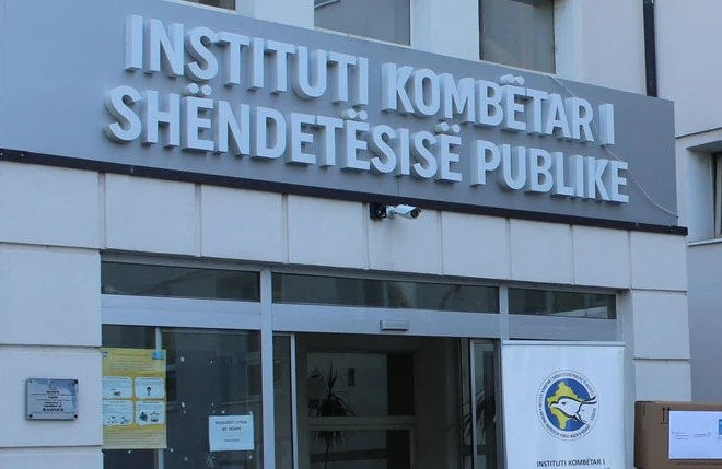 ikshpk-apelon-per-kujdes-me-ushqimin-dhe-shendetin-pas-reshjeve-te-dendura-te-shiut