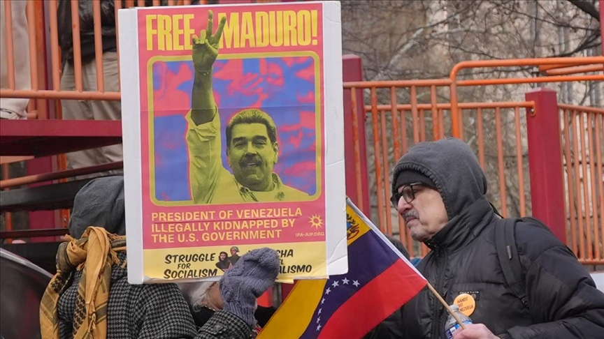 sondazh:-amerikanet-pothuajse-te-ndare-ne-menyre-te-barabarte-per-kapjen-e-maduros