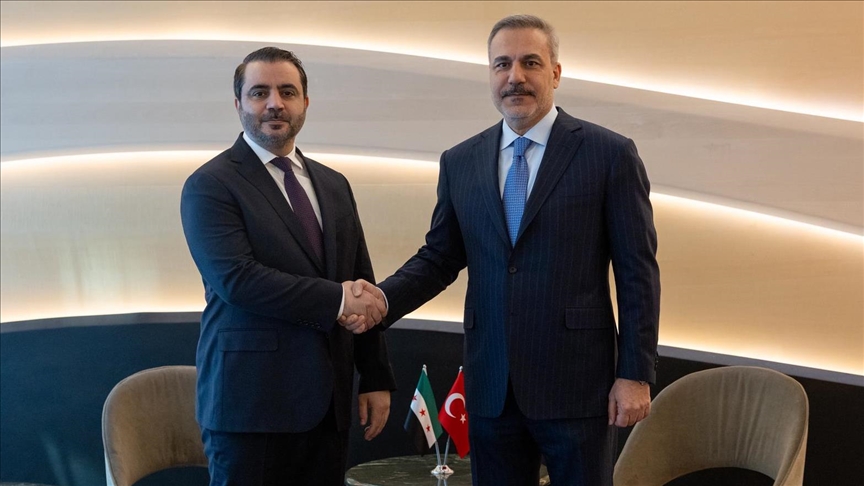 kryediplomati-turk-u-takua-me-homologun-e-tij-sirian-ne-paris