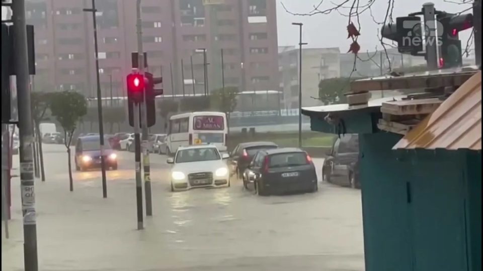 reshjet-e-dendura-shkaktojne-permbytje-ne-disa-qytete-te-shqiperise