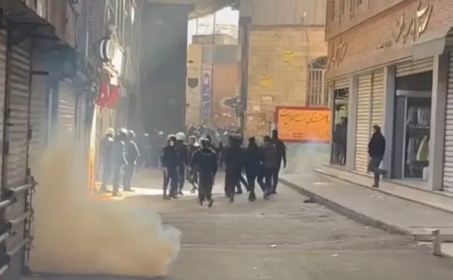kaosi-dhe-protestat-ne-iran,-raportohet-per-te-pakten-36-te-vrare