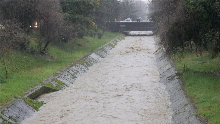 permbytjet-ne-shqiperi,-autoritetet-vazhdojne-angazhimin-ne-disa-zona