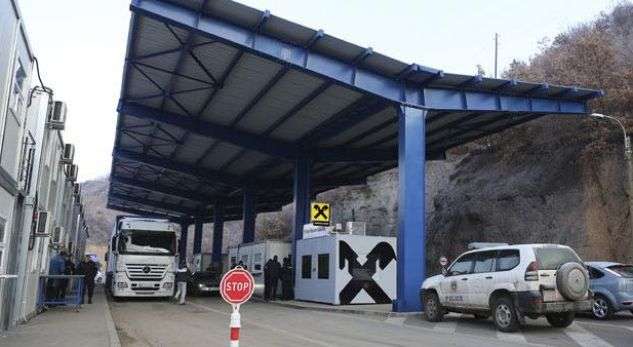 kolona-te-gjata-ne-kufi-per-te-dale-nga-kosova,-pritje-deri-ne-90-minuta