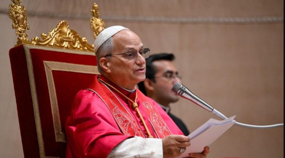 papa-leone-xiv-me-diplomatet-e-huaj:-lufta-eshte-rikthyer-ne-mode,-nje-zell-ushtarak-qe-po-perhapet-shume!