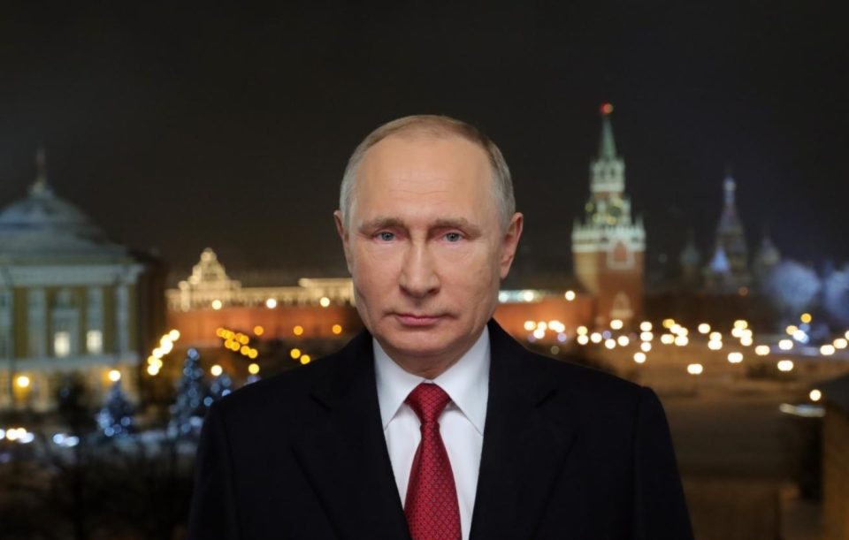 “plane-edhe-per-arme-ne-hapesire!”-putin-kercenon:-viti-2026-do-vije-me-sisteme-te-perparuara-luftarake!-po-zhvillojme-raketat-hipersonike,-do-i-perdorim-me-shpesh-ne-ukraine