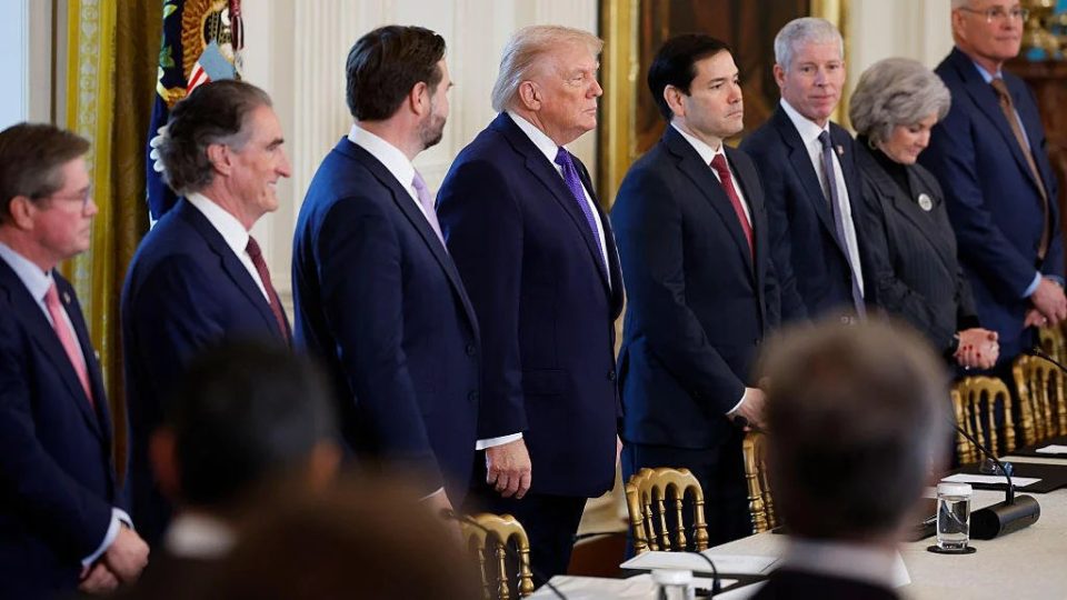 trump-takon-drejtues-te-kompanive-te-naftes-per-venezuelen,-thote-se-“do-te-behet-shume-pare”