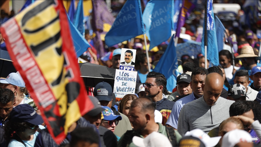 mijera-njerez-marshojne-ne-karakas,-kerkojne-lirimin-e-menjehershem-te-maduros