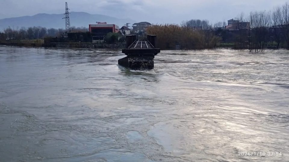 situate-alarmante-ne-shqiperi-nga-vershimet,-qindra-te-evakuuar-deri-me-tani