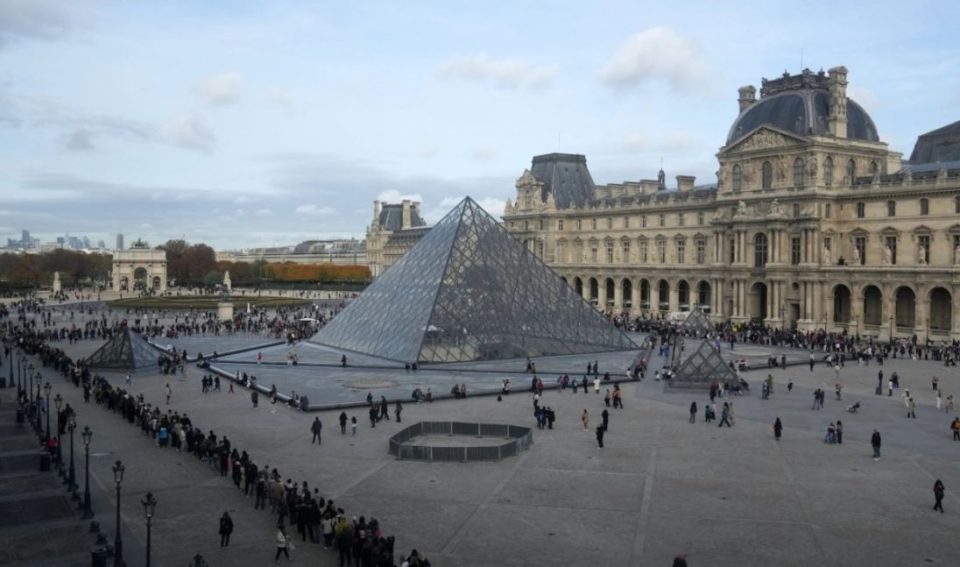 muzeu-i-luvrit-mbyllet-perseri,-shkak-rikthimi-ne-greve-i-punetoreve!