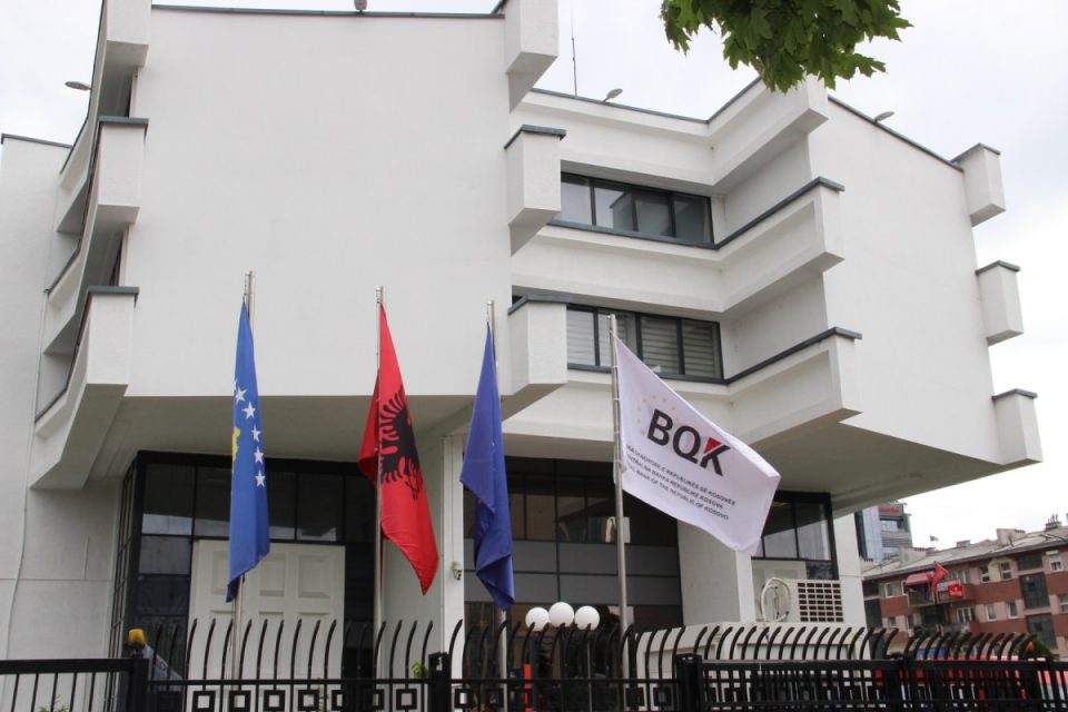 paralajmerim-nga-bqk:-kujdes-nga-mesazhet-mashtruese-ne-emer-te-bankave