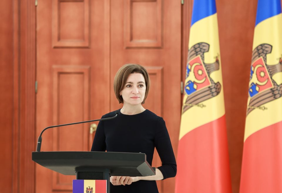 presidentja-moldave:-do-te-votoja-pro-ribashkimit-me-rumanine,-eshte-e-veshtire-per-ne-te-mbijetojme-vetem