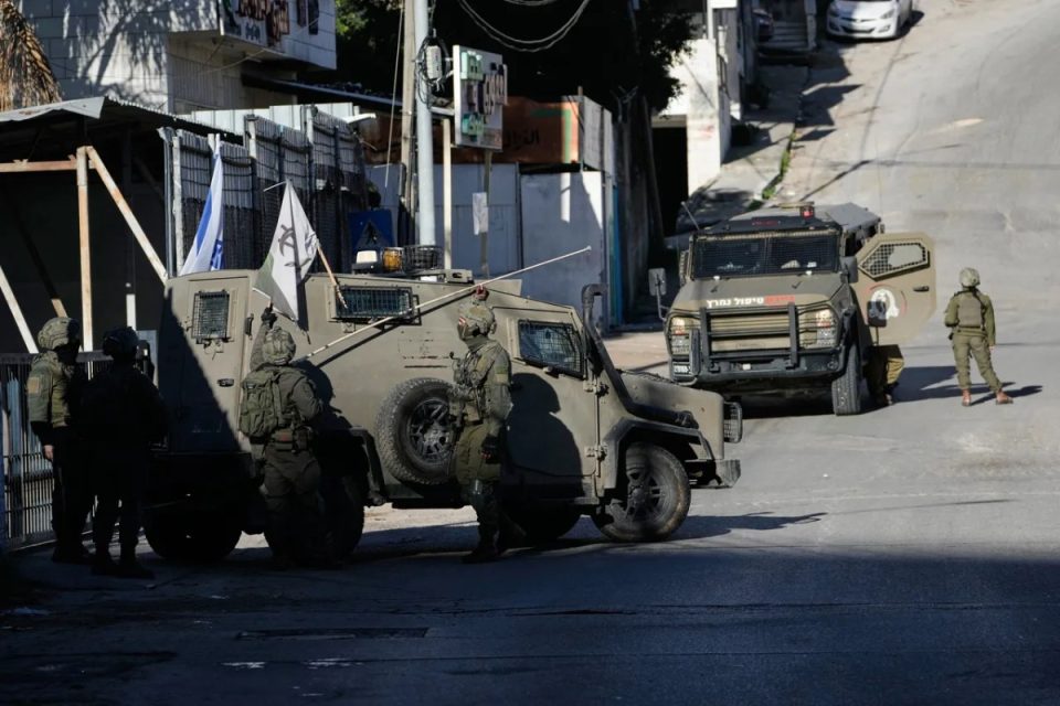 dhuna-e-koloneve-te-paligjshem-kunder-palestinezeve-rritet-me-25%-ne-vitin-2025