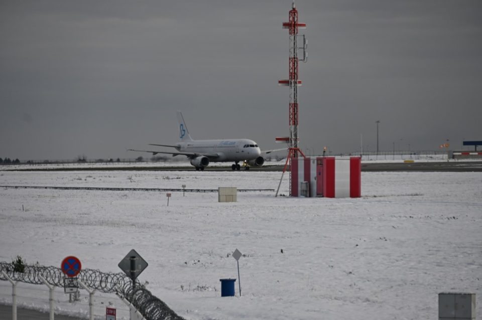 ngricat-paralizojne-aeroportet-ne-vjene-dhe-prage,-anulime-dhe-vonesa-fluturimesh