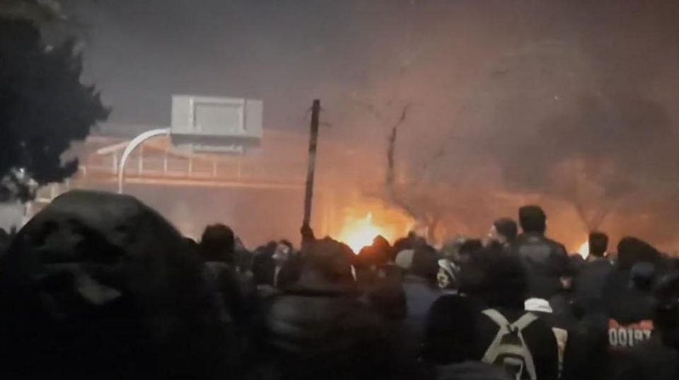 “cikel-dhune-i-tmerrshem”-demonstratat-antiqeveritare-ne-iran,-okb-shpreh-shqetesimin:-ndaloni-se-vrari-protestuesit!