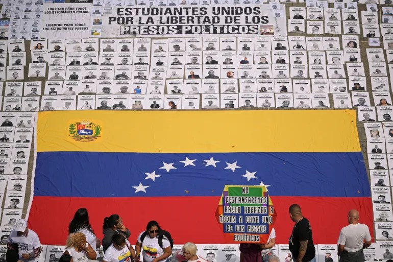 venezuela:-qeveria-thote-se-ka-liruar-mbi-400-te-burgosur,-ojq-te-e-kundershtojne-shifren