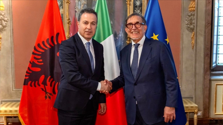 kryeparlamentari-peleshi-vazhdon-viziten-ne-itali:-shqiperia-po-ecen-me-shpejtesi-drejt-be-se