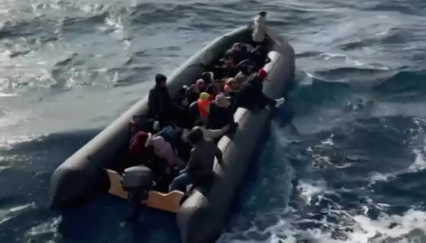 bien-hyrjet-e-refugjateve-ne-be-ne-vitin-2025!-rajoni-i-mesdheut-mbetet-rruga-kryesore-e-tyre!-situate-e-pasigurt-ne…