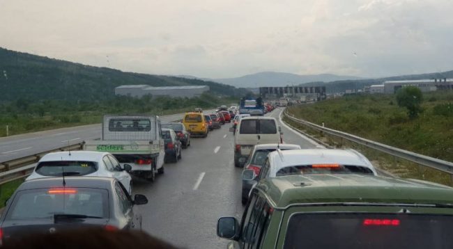 mpb-sqaron-rregullat-per-automjetet-me-targa-te-huaja-qe-qarkullojne-ne-kosove