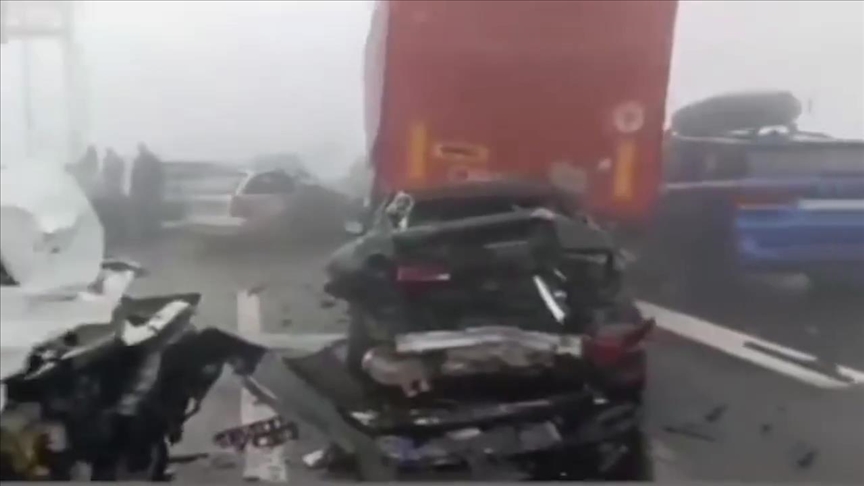 kater-te-lenduar-ne-nje-aksident-zinxhir-me-nente-automjete-ne-serbi