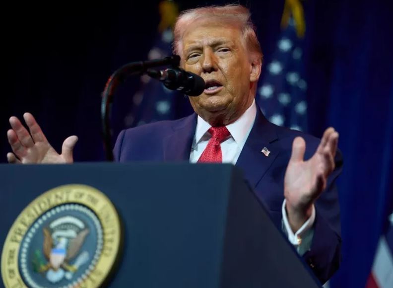 “jam-mbret-i-tarifave”-–kercenon-trump:-mund-t’i-vendos-edhe-per-vendet-qe-s’bien-dakord-qe-te-marrim-groenlanden