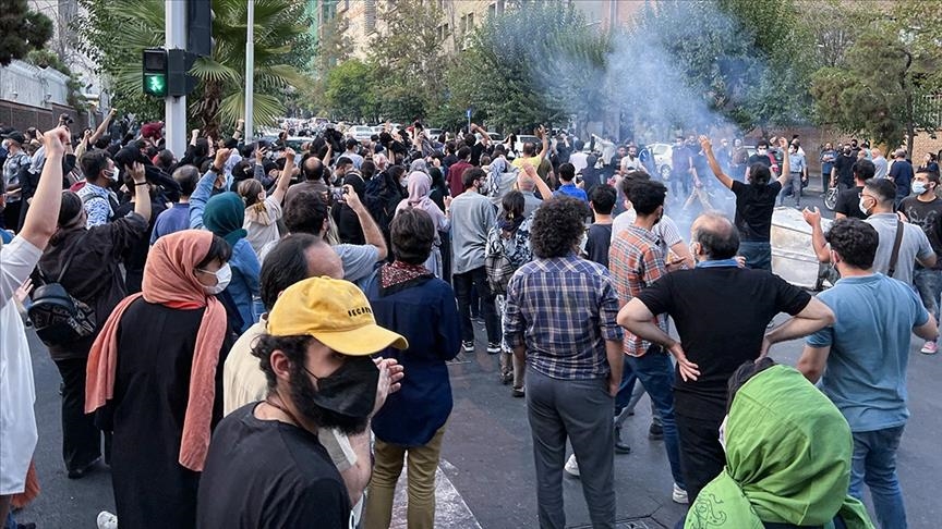 “irani-ka-arrestuar-3.000-persona-per-rol-ne-protestat-e-vazhdueshme-mbarekombetare”