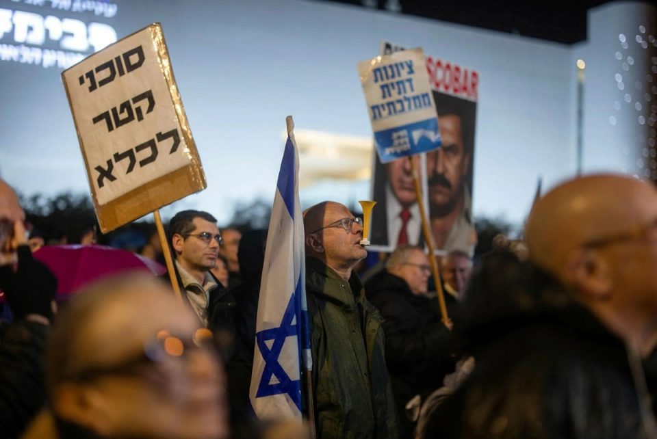 mijera-izraelite-protestojne-kunder-qeverise-netanyahu-mes-hetimeve-per-“qatargate”