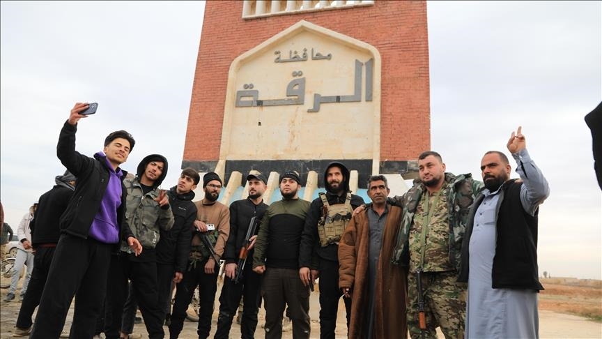 ushtria-siriane-merr-kontrollin-e-rrethit-strategjik-al-tabkah-ne-raka