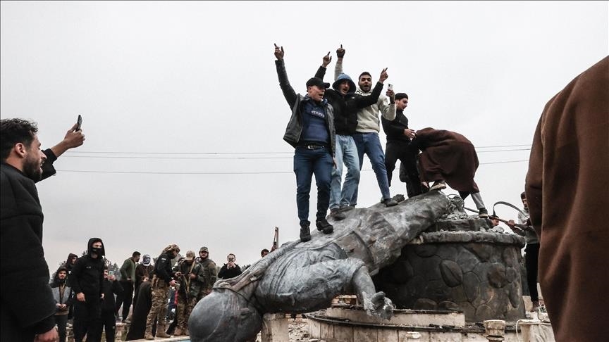 qendra-e-qytetit-raka-ne-siri-clirohet-ne-mase-te-madhe-nga-grupi-terrorist-i-ypg/sdf