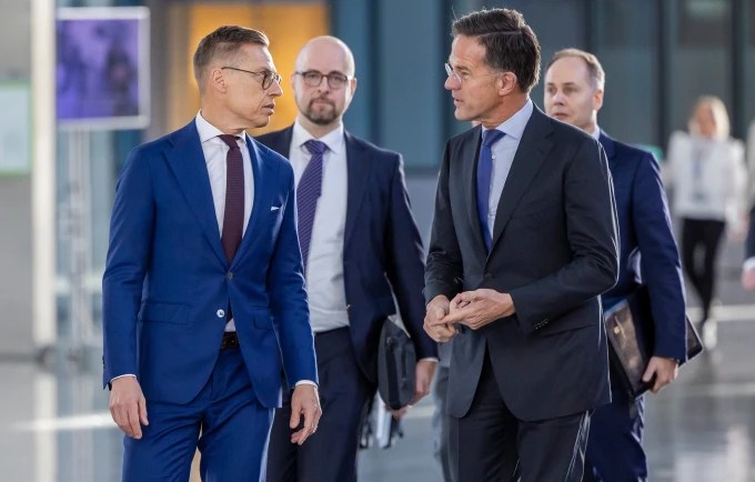 “jemi-te-gatshem-per-dialog”-–-deklarata-e-perbashket-e-vendeve-te-nato-s-per-grenlanden