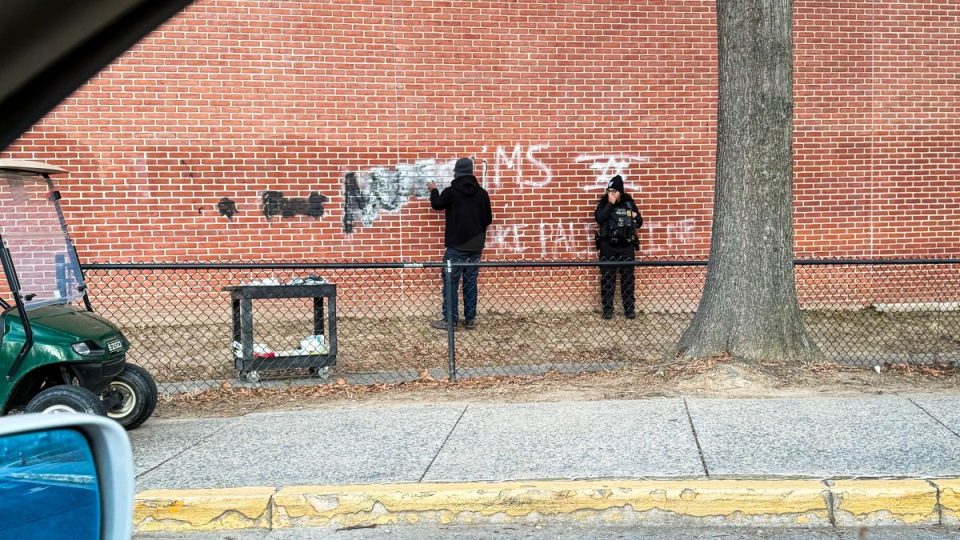 grafitet-me-urrejtje-kunder-myslimaneve-dhe-palestinezeve-ne-nje-shkolle-te-maryland-shkaktojne-reagime-te-forta