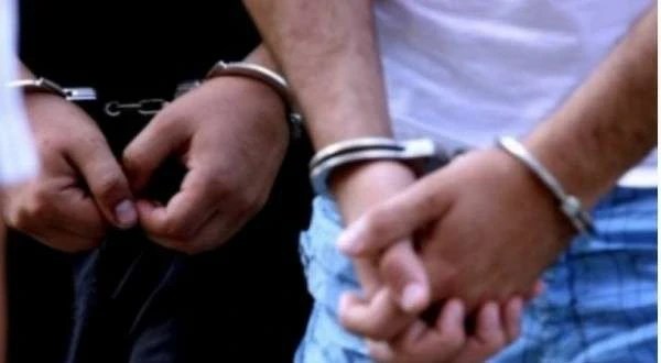 arrestohen-kater-persona-per-dallavere-ne-leshimin-e-lejeve-te-armeve