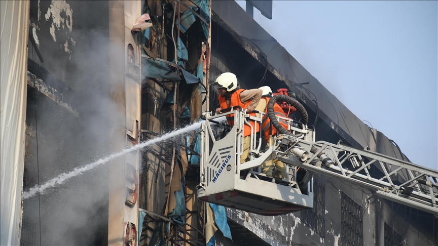 numri-i-viktimave-nga-zjarri-ne-nje-qender-tregtare-ne-pakistan-rritet-ne-14,-dhjetera-te-zhdukur