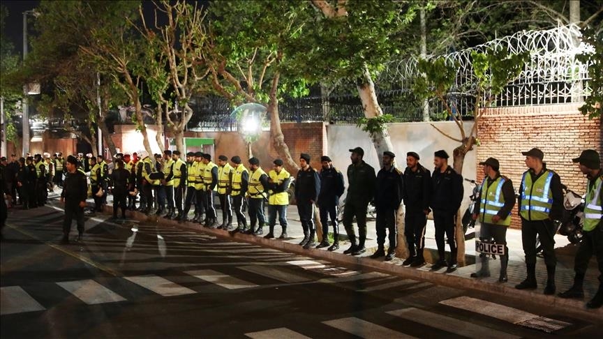 mbi-3.700-oficere-policie-jane-plagosur-gjate-protestave-ne-iran