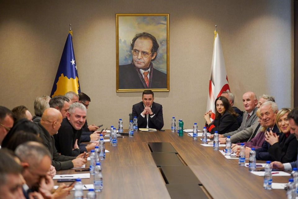 kujt-iu-hoqen-e-kujt-iu-shtuan-votat-ne-ldk-pas-rinumerimit-te-deritashem?