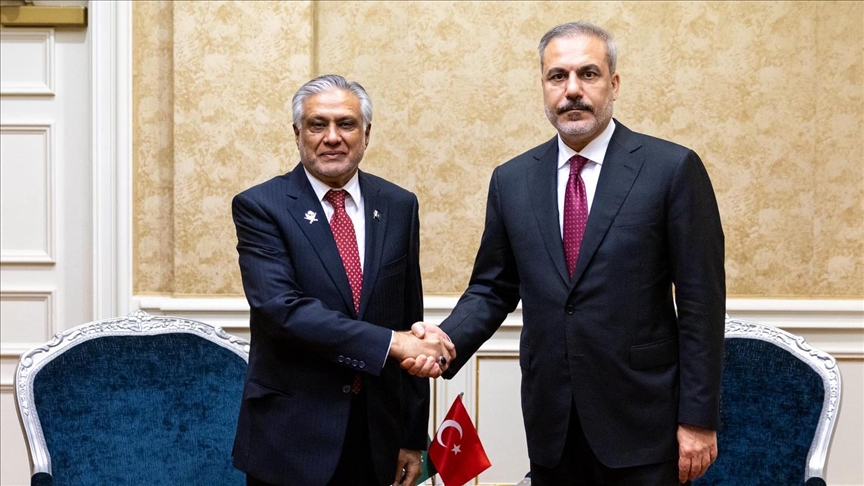 ministri-i-jashtem-turk-dhe-homologu-i-tij-pakistanez-diskutojne-per-gazen-dhe-zhvillimet-rajonale